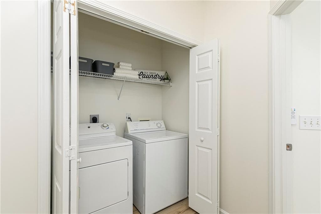 2 bedroom, 2 bathroom, 1,041 sq ft single family residence for sale at 707 Bedford Court, Woodstock, GA 30188 — photo 6