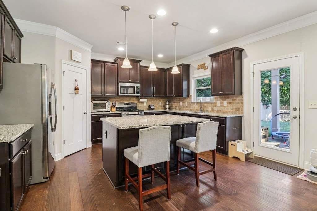 5 bedroom, 3 bathroom, 2,988 sq ft single family residence for sale at 3320 Mulberry Cove Way, Auburn, GA 30011 — photo 3