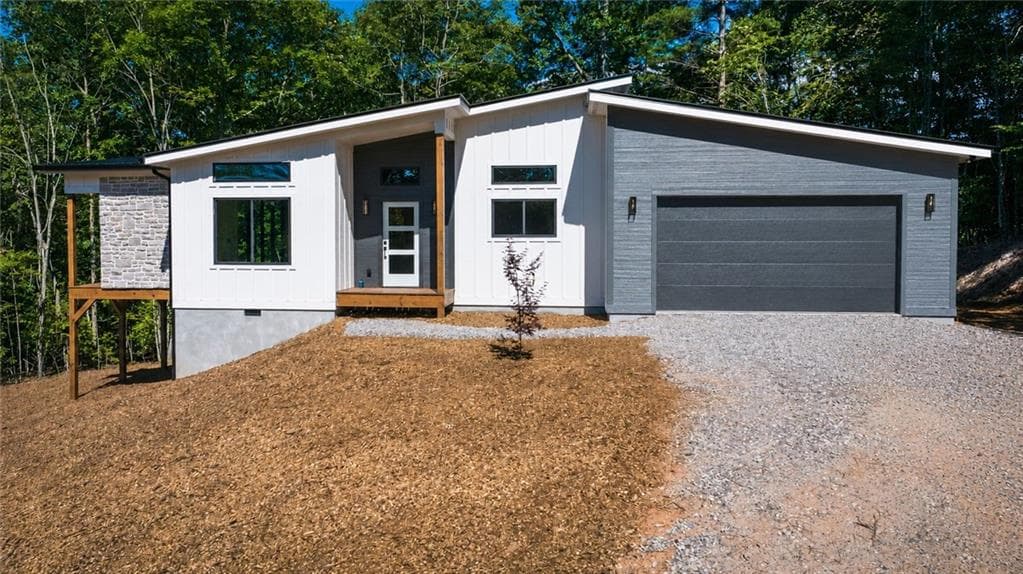 2 bedroom, 2 bathroom, 1,483 sq ft single family residence for sale at 215 Brookhaven Dr., Blairsville, GA 30512