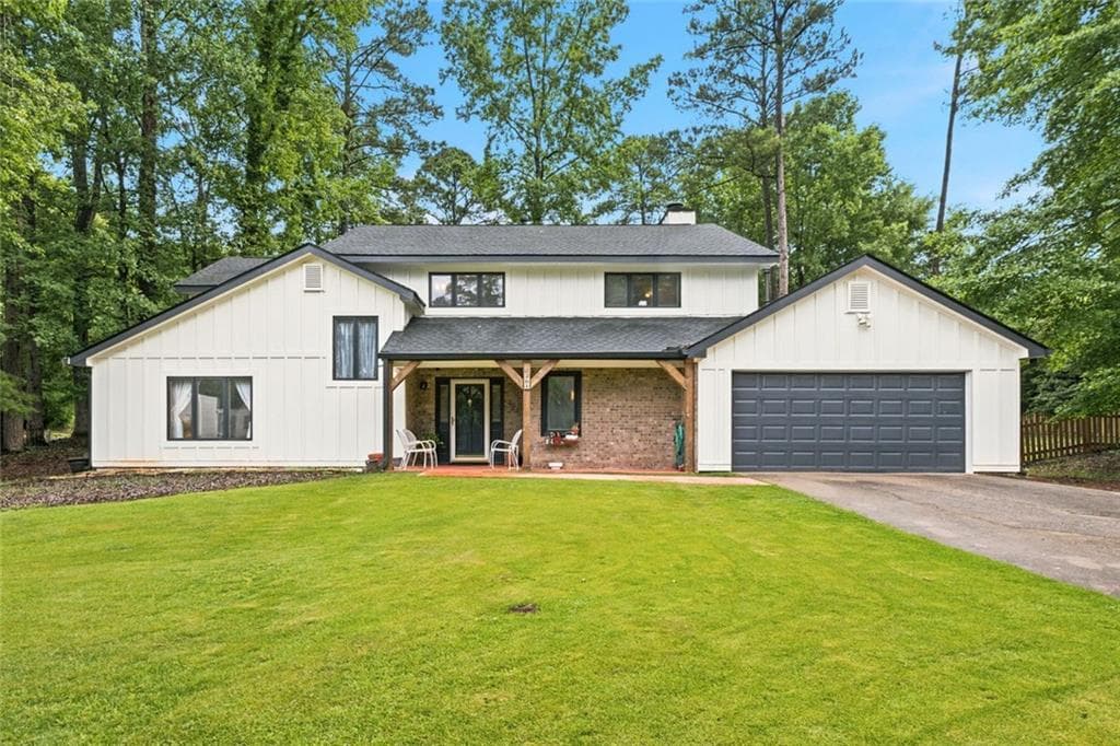 3 bedroom, 3 bathroom, 2,400 sq ft single family residence sold at 301 Martingale Drive, Peachtree City, GA 30269