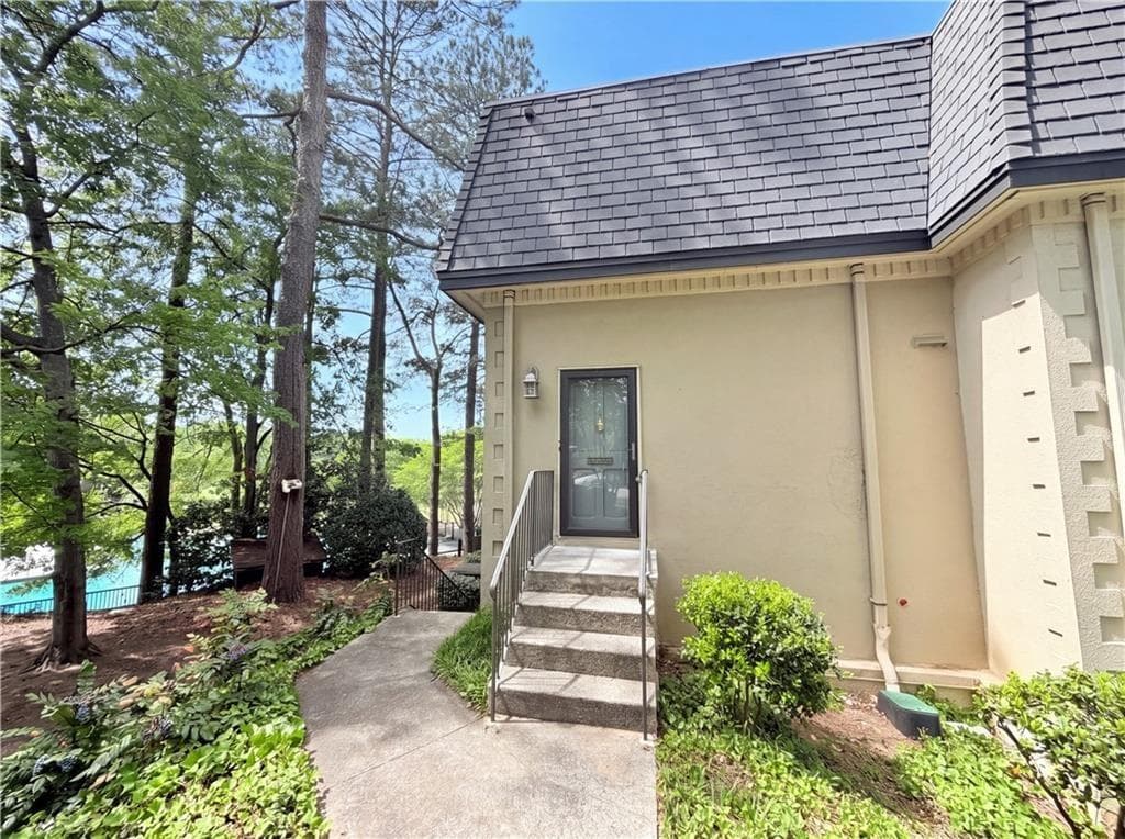 1 bedroom, 1 bathroom, 753 sq ft condominium for sale at 27 Chaumont Square, Atlanta, GA 30327 — photo 2