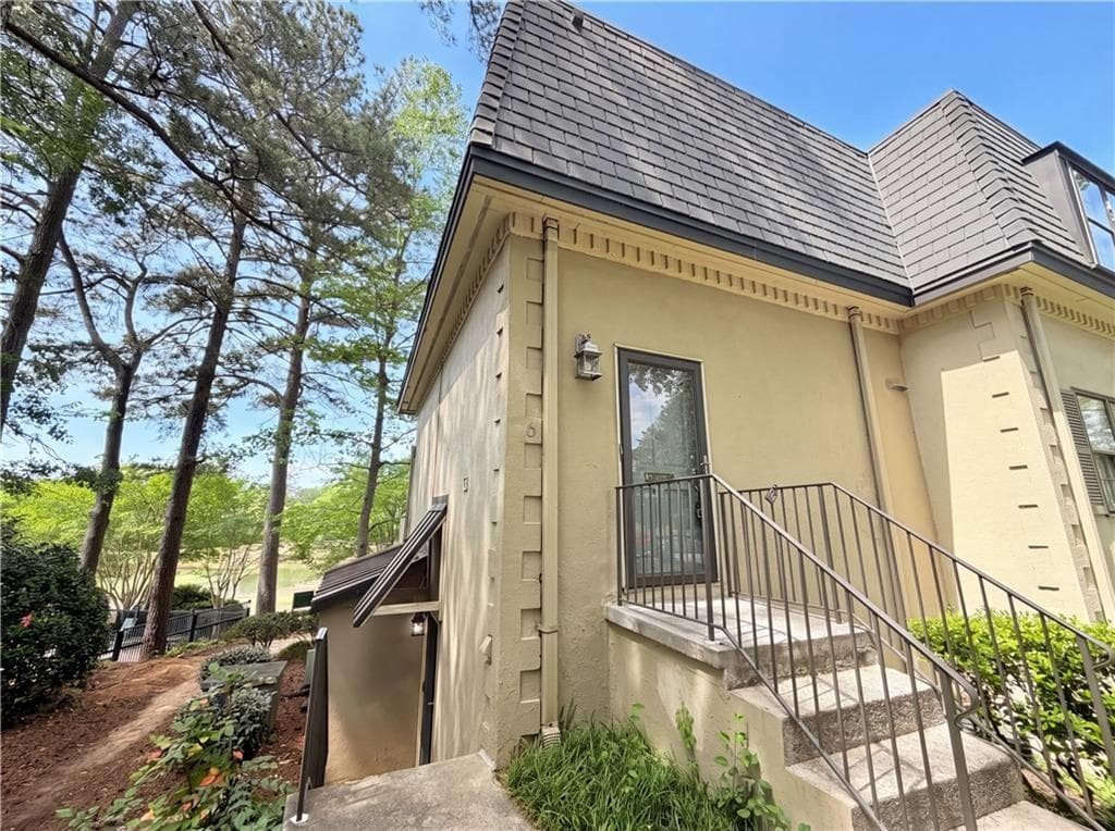 1 bedroom, 1 bathroom, 753 sq ft condominium for sale at 27 Chaumont Square, Atlanta, GA 30327 — photo 3