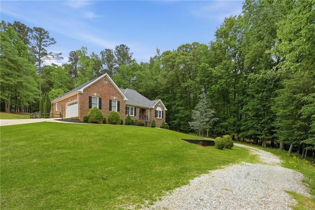 4 bedroom, 3 bathroom, 3,634 sq ft single family residence for sale at 482 Buck Trail, Hoschton, GA 30548 — photo 4