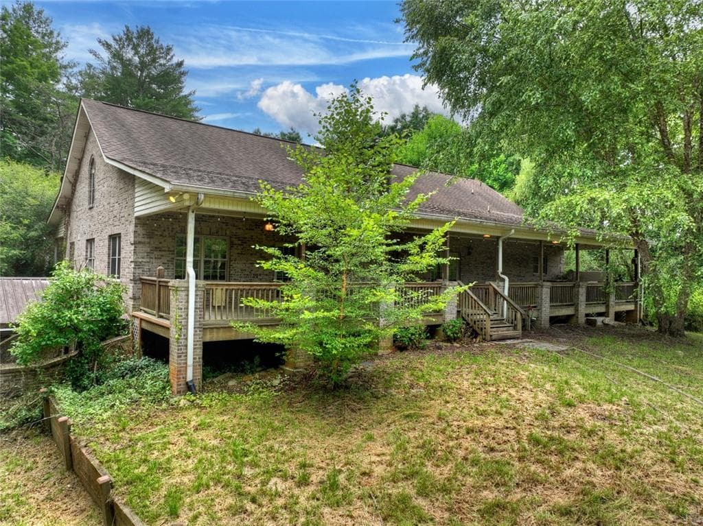 5 bedroom, 4 bathroom, 5,970 sq ft single family residence for sale at 95 Laughing Bird Lane, Ellijay, GA 30536 — photo 1 of 69