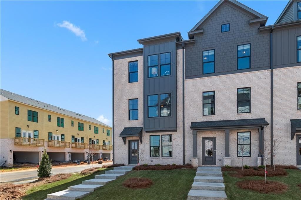 3 bedroom, 3 bathroom, 1,931 sq ft townhouse under contract at 350 Allegro Bend, Mcdonough, GA 30253 — photo 2