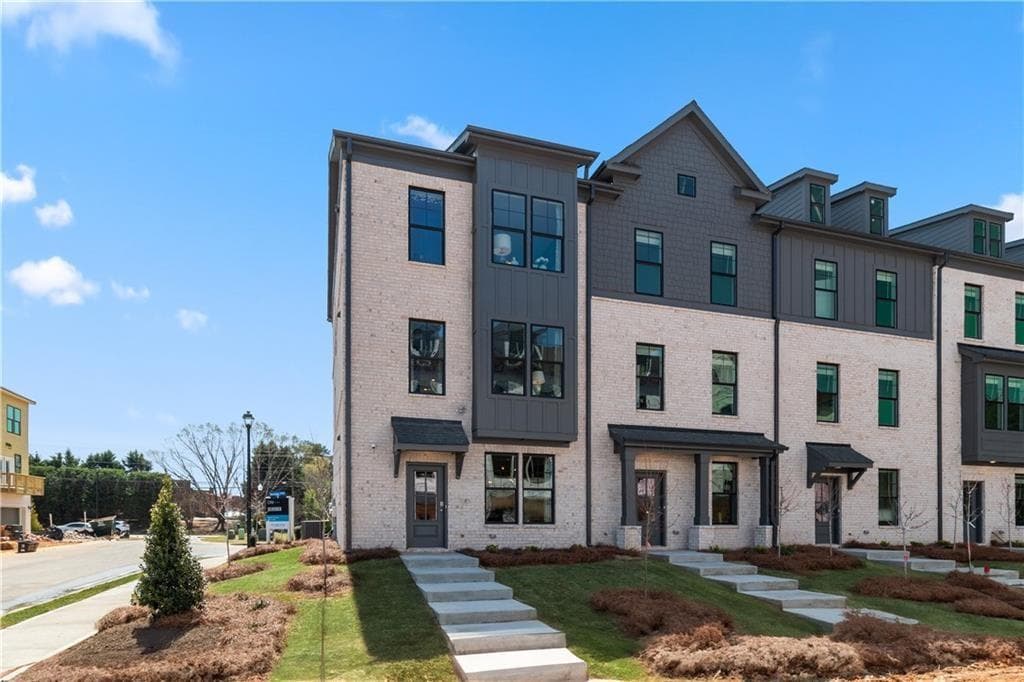 3 bedroom, 3 bathroom, 1,931 sq ft townhouse under contract at 350 Allegro Bend, Mcdonough, GA 30253 — photo 3