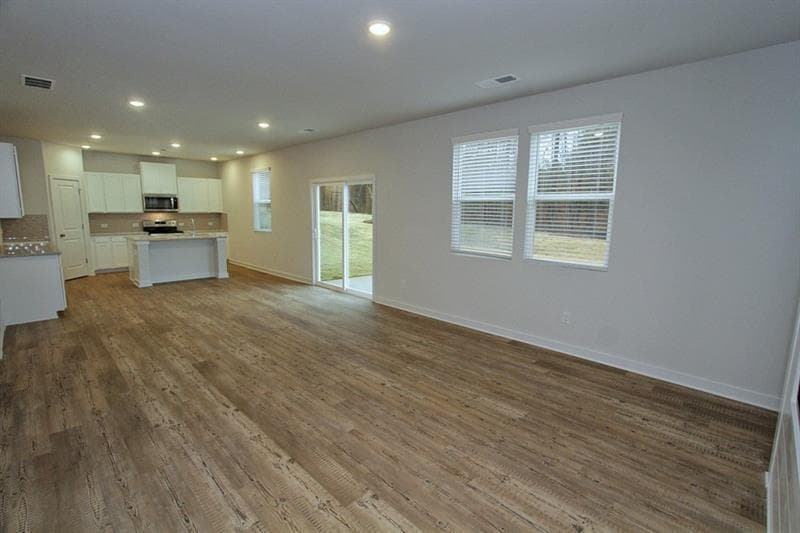 4 bedroom, 3 bathroom single family residence for rent at 5153 Union Heights Way, Flowery Branch, GA 30542 for $2,400 a month — photo 4