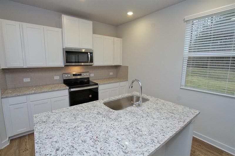 4 bedroom, 3 bathroom single family residence for rent at 5153 Union Heights Way, Flowery Branch, GA 30542 for $2,400 a month — photo 9