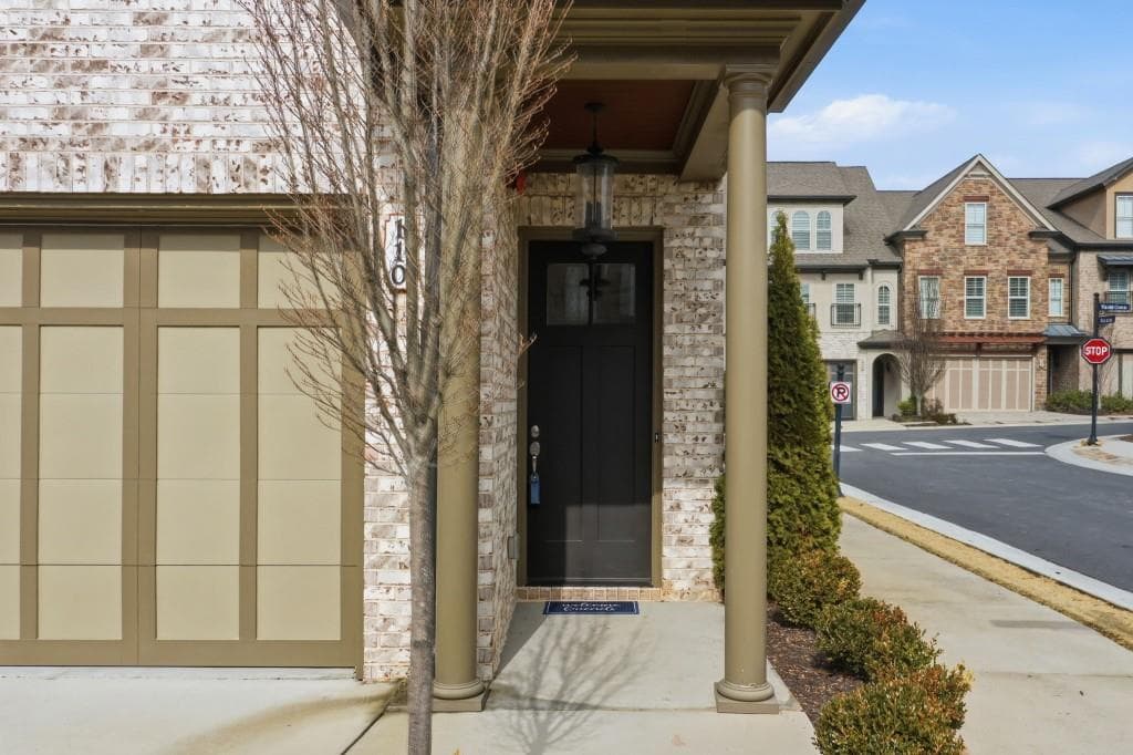 3 bedroom, 3 bathroom, 2,298 sq ft townhouse for sale at 110 Via Roma, Woodstock, GA 30189 — photo 2