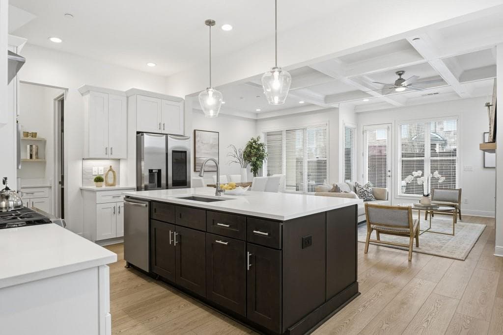 3 bedroom, 3 bathroom, 2,298 sq ft townhouse for sale at 110 Via Roma, Woodstock, GA 30189 — photo 6
