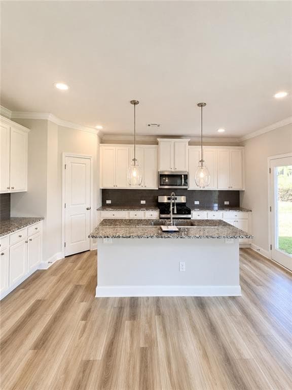 4 bedroom, 3 bathroom, 2,692 sq ft single family residence for sale at 4595 Silver Oak Drive, Gainesville, GA 30504 — photo 3