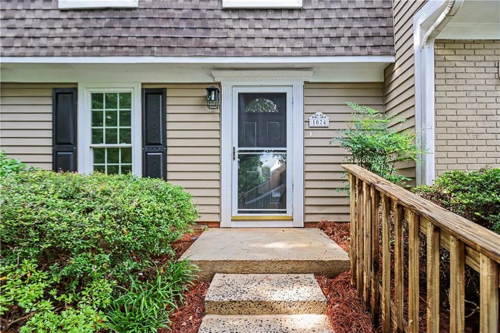 2 bedroom, 2 bathroom, 1,160 sq ft townhouse for sale at 1074 New Haven Drive, Marietta, GA 30064 — photo 3