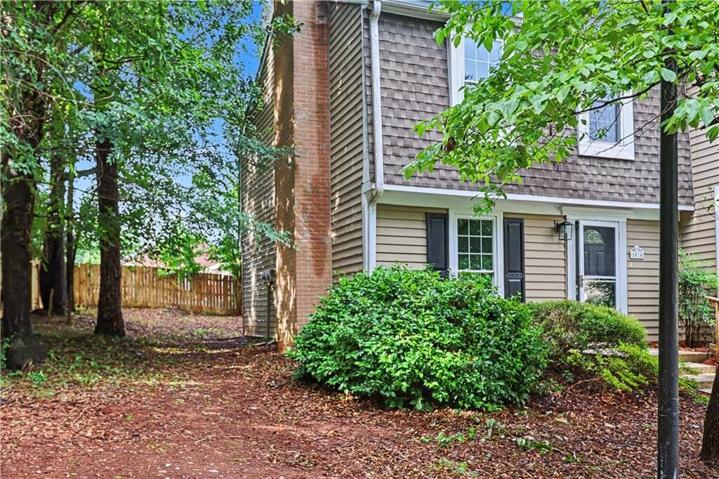 2 bedroom, 2 bathroom, 1,160 sq ft townhouse for sale at 1074 New Haven Drive, Marietta, GA 30064 — photo 4