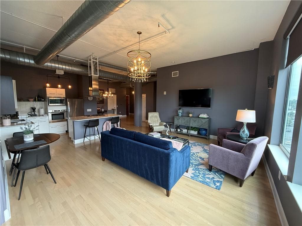2 bedroom, 2 bathroom, 1,505 sq ft condominium for sale at 3820 Roswell Road 709, Atlanta, GA 30342 — photo 7