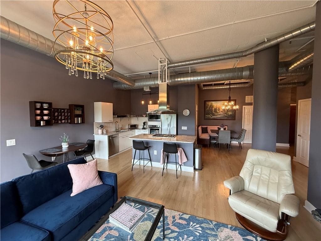 2 bedroom, 2 bathroom, 1,505 sq ft condominium for sale at 3820 Roswell Road 709, Atlanta, GA 30342 — photo 9