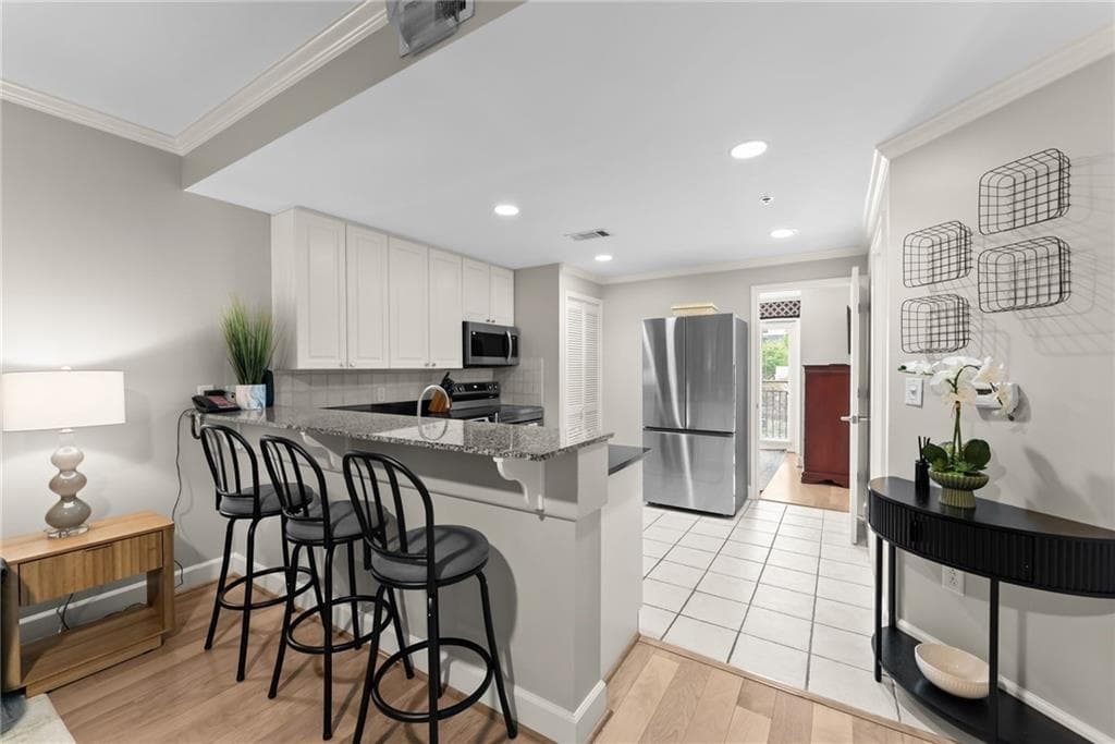 1 bedroom, 2 bathroom, 700 sq ft condominium for sale at 250 W Broad Street 205, Athens, GA 30601 — photo 9