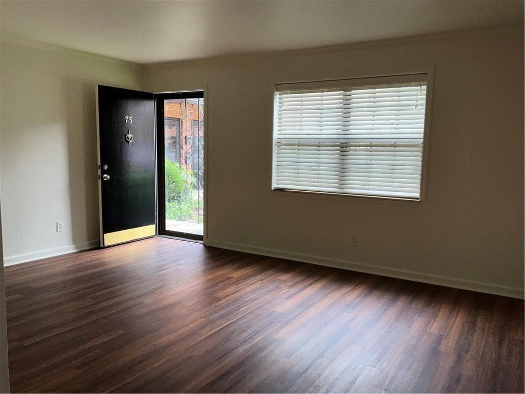 2 bedroom, 1 bathroom, 1,020 sq ft townhouse for rent at 75 Roswell Court, Atlanta, GA 30305 for $1,895 a month — photo 3