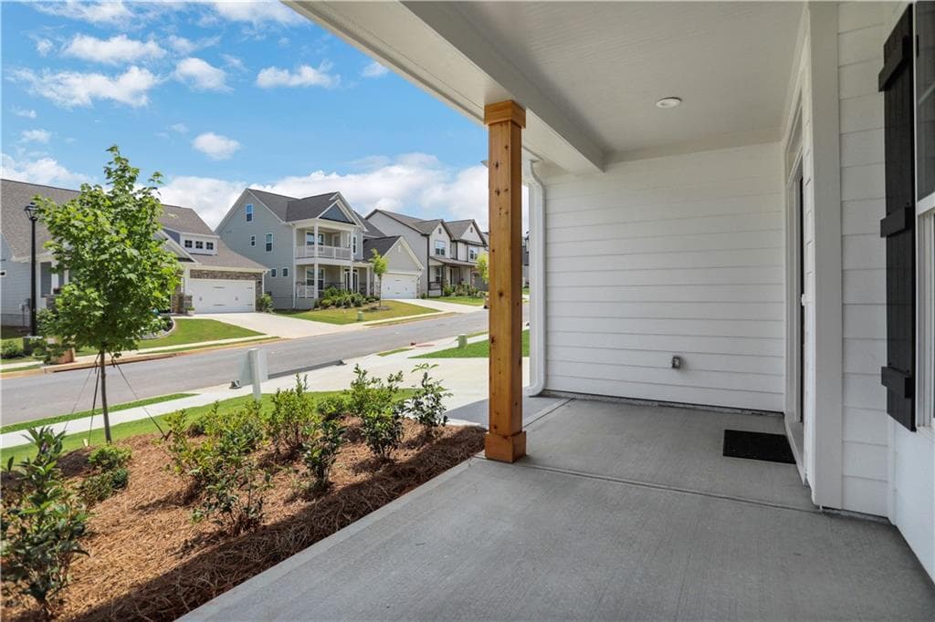 4 bedroom, 3 bathroom, 2,438 sq ft single family residence under contract at 130 Coffee Lane, Hoschton, GA 30548 — photo 5