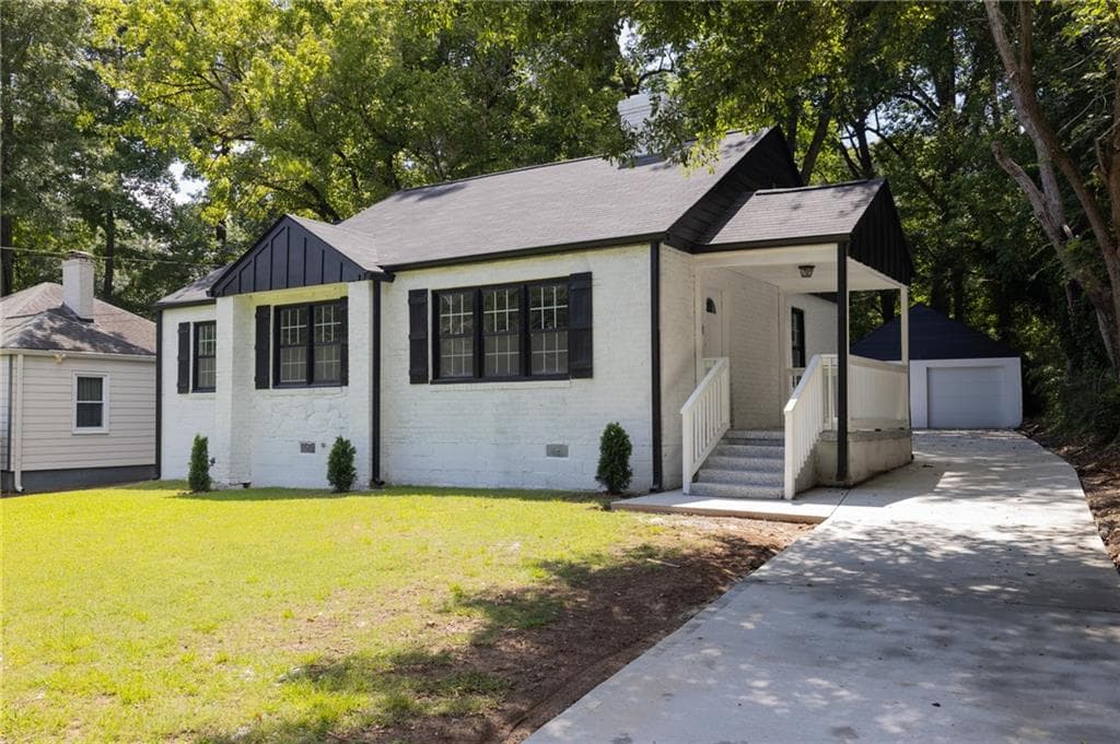 3 bedroom, 2 bathroom, 1,178 sq ft single family residence for sale at 1803 S Gordon Street, Atlanta, GA 30310 — photo 2