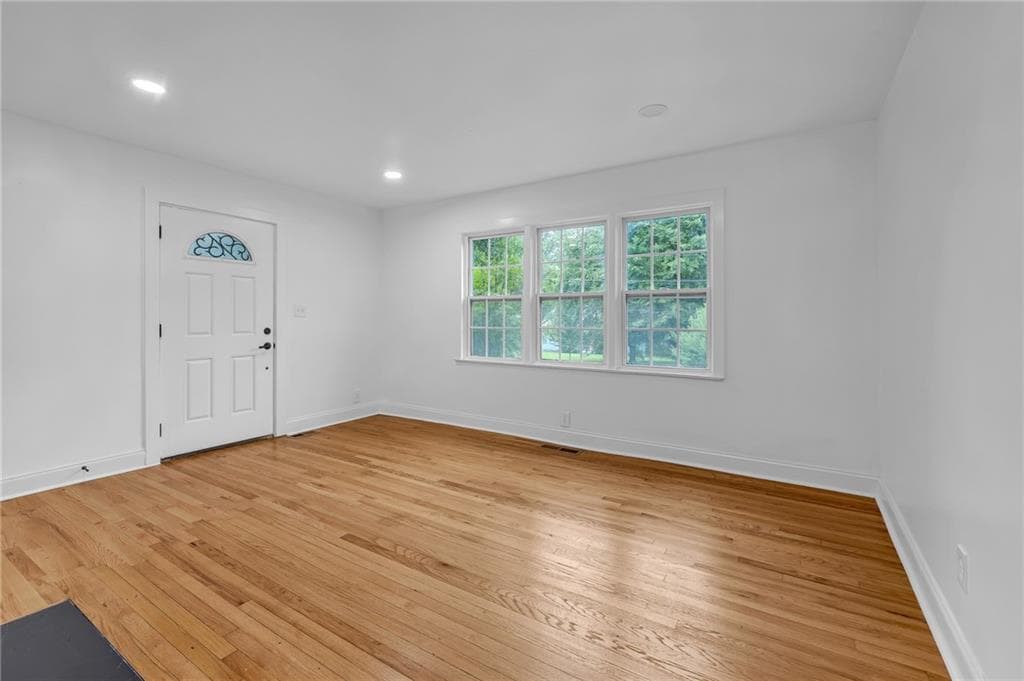 3 bedroom, 2 bathroom, 1,178 sq ft single family residence for sale at 1803 S Gordon Street, Atlanta, GA 30310 — photo 4