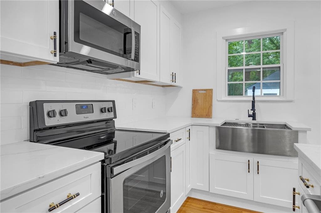 3 bedroom, 2 bathroom, 1,178 sq ft single family residence for sale at 1803 S Gordon Street, Atlanta, GA 30310 — photo 7