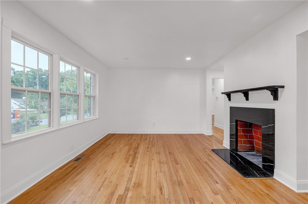 3 bedroom, 2 bathroom, 1,178 sq ft single family residence for sale at 1803 S Gordon Street, Atlanta, GA 30310 — photo 5