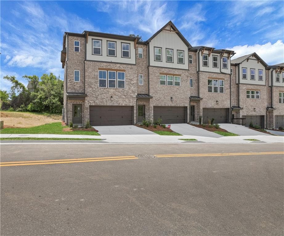 4 bedroom, 4 bathroom, 2,421 sq ft townhouse for sale at 386 Sunset Hollow Street, Sugar Hill, GA 30518 — photo 1 of 16