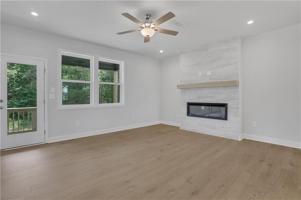 4 bedroom, 4 bathroom, 2,421 sq ft townhouse for sale at 386 Sunset Hollow Street, Sugar Hill, GA 30518 — photo 4