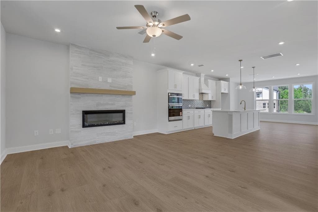 4 bedroom, 4 bathroom, 2,421 sq ft townhouse for sale at 386 Sunset Hollow Street, Sugar Hill, GA 30518 — photo 6