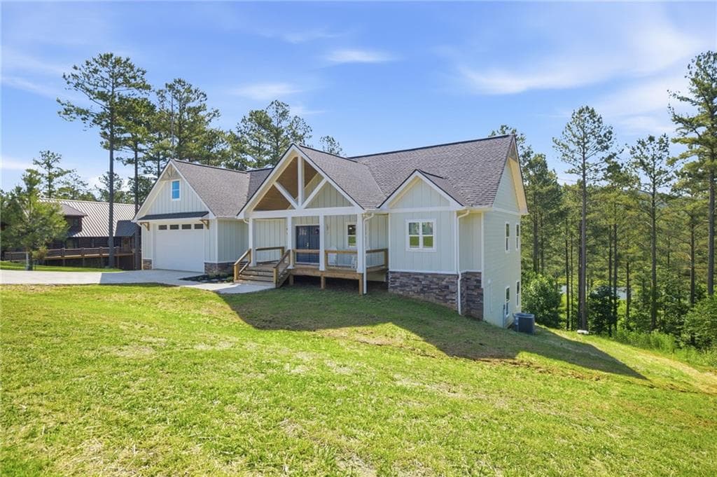 5 bedroom, 4 bathroom, 3,890 sq ft single family residence for sale at 511 Sandy Lake Lane, Blairsville, GA 30512 — photo 2