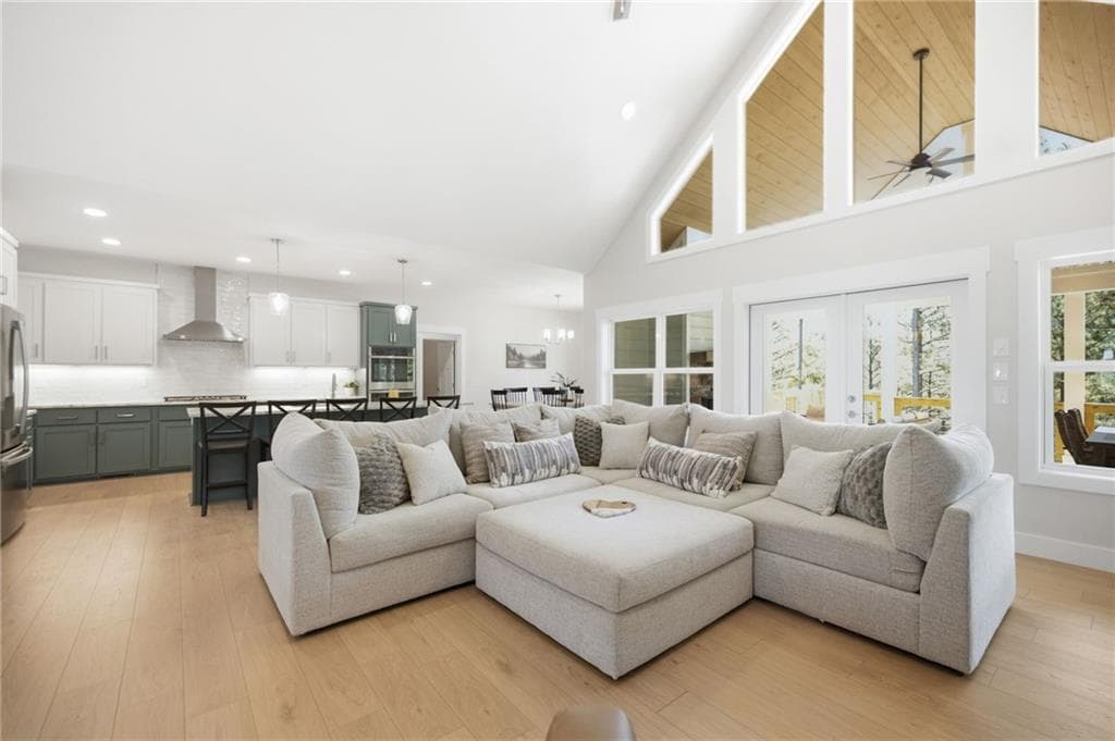 5 bedroom, 4 bathroom, 3,890 sq ft single family residence for sale at 511 Sandy Lake Lane, Blairsville, GA 30512 — photo 7