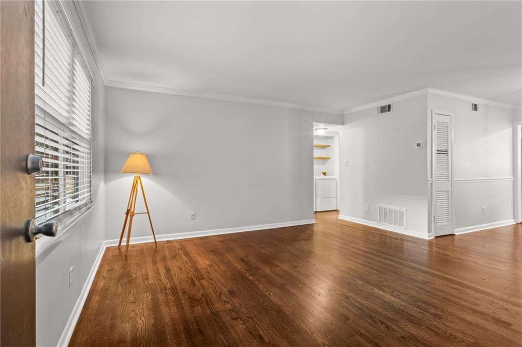 2 bedroom, 2 bathroom, 918 sq ft condominium for sale at 4282 Roswell Road B1, Atlanta, GA 30342 — photo 2