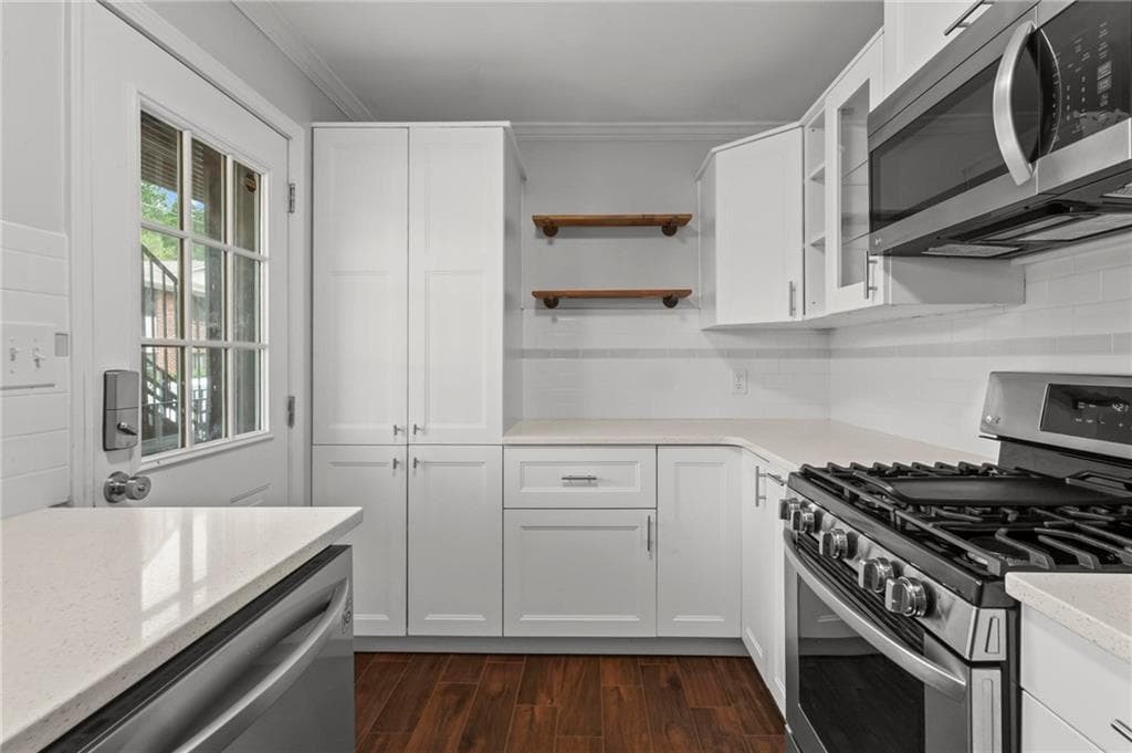 2 bedroom, 2 bathroom, 918 sq ft condominium for sale at 4282 Roswell Road B1, Atlanta, GA 30342 — photo 9