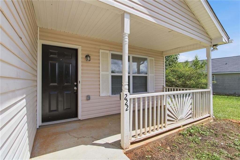 3 bedroom, 2 bathroom, 1,212 sq ft single family residence under contract at 222 Dove Place, Social Circle, GA 30025 — photo 3