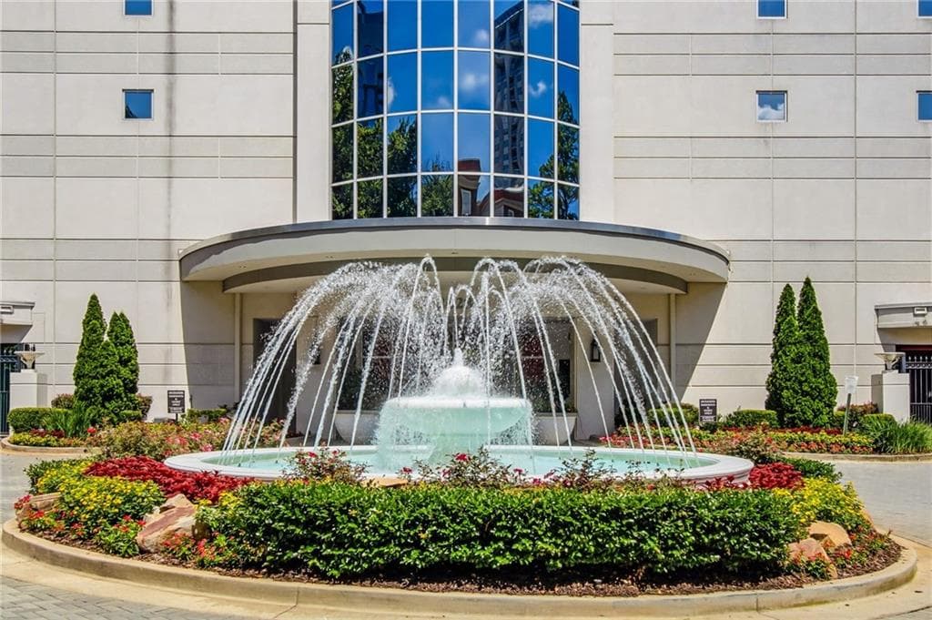2 bedroom, 2 bathroom, 1,371 sq ft condominium for sale at 2828 Peachtree Road 2402, Atlanta, GA 30305 — photo 2