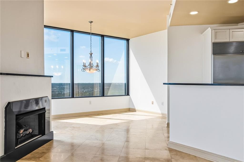 2 bedroom, 2 bathroom, 1,371 sq ft condominium for sale at 2828 Peachtree Road 2402, Atlanta, GA 30305 — photo 6