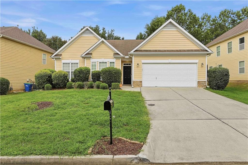 3 bedroom, 2 bathroom, 1,659 sq ft single family residence under contract at 7373 Gossamer Street, Union City, GA 30291 — photo 2