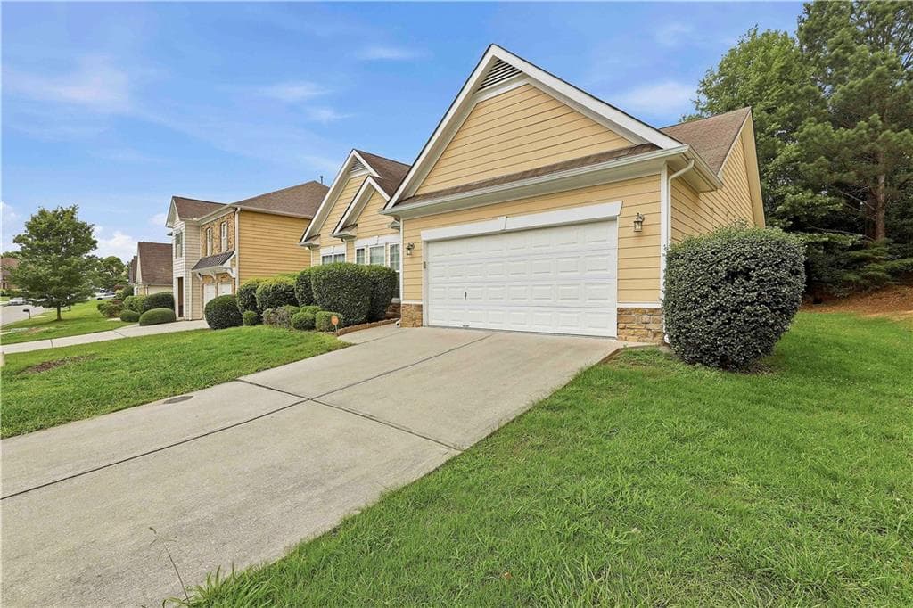 3 bedroom, 2 bathroom, 1,659 sq ft single family residence under contract at 7373 Gossamer Street, Union City, GA 30291 — photo 4