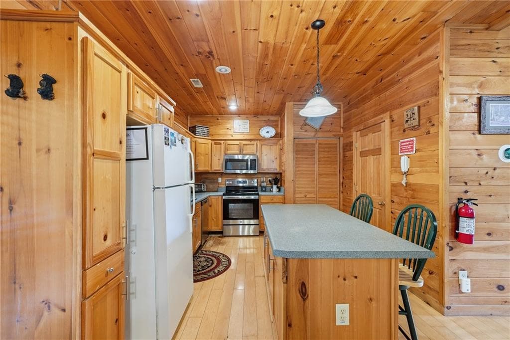 2 bedroom, 3 bathroom, 1,404 sq ft townhouse for sale at 76 River Forest Place D, Suches, GA 30572 — photo 10