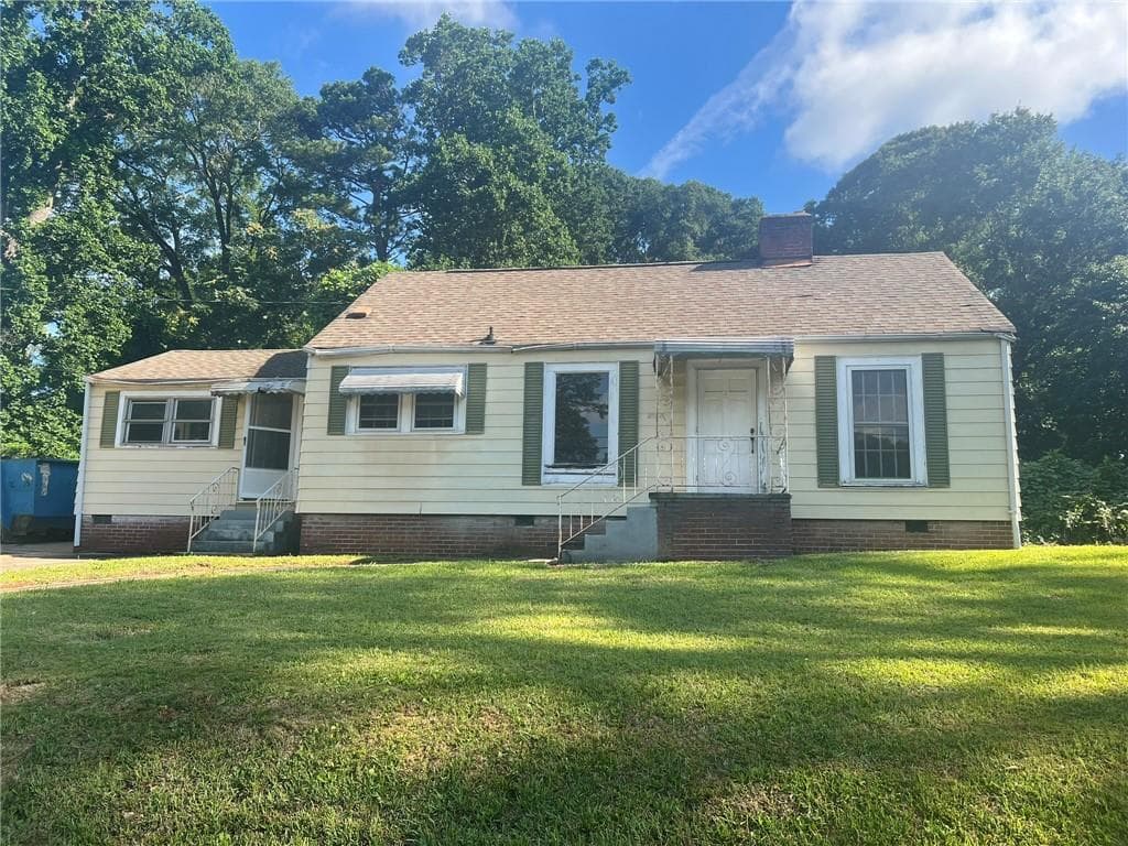 2 bedroom, 2 bathroom, 1,201 sq ft single family residence for sale at 3273 N Fulton Avenue, Hapeville, GA 30354 — photo 1 of 24