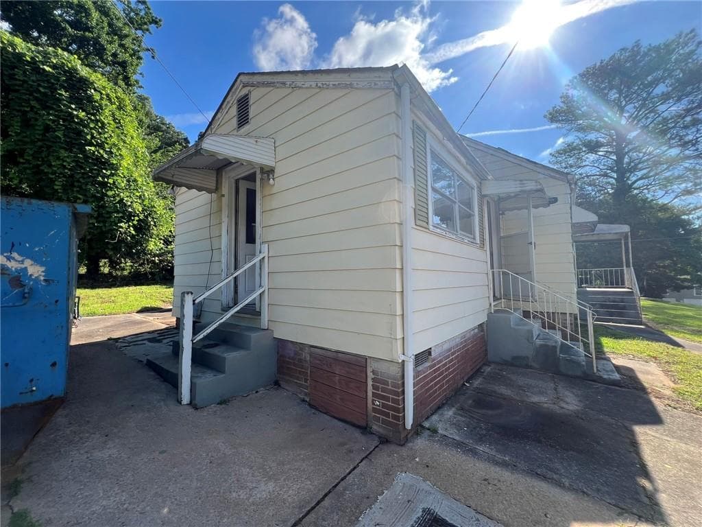 2 bedroom, 2 bathroom, 1,201 sq ft single family residence for sale at 3273 N Fulton Avenue, Hapeville, GA 30354 — photo 4