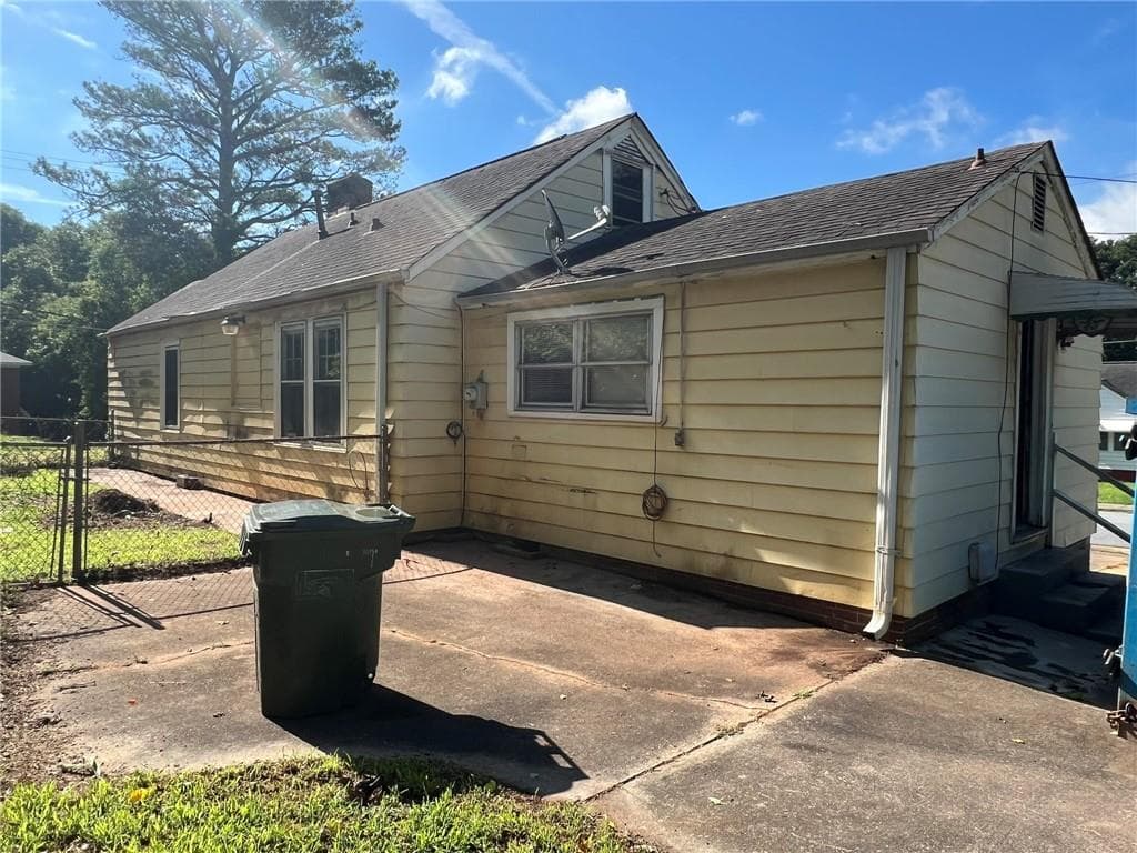 2 bedroom, 2 bathroom, 1,201 sq ft single family residence for sale at 3273 N Fulton Avenue, Hapeville, GA 30354 — photo 5