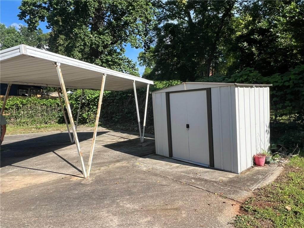 2 bedroom, 2 bathroom, 1,201 sq ft single family residence for sale at 3273 N Fulton Avenue, Hapeville, GA 30354 — photo 6