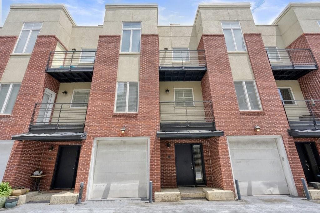 2 bedroom, 3 bathroom, 1,692 sq ft condominium for sale at 401 10th Street D215, Atlanta, GA 30318
