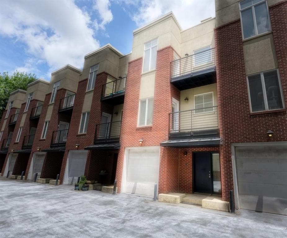 2 bedroom, 3 bathroom, 1,692 sq ft condominium for sale at 401 10th Street D215, Atlanta, GA 30318 — photo 2