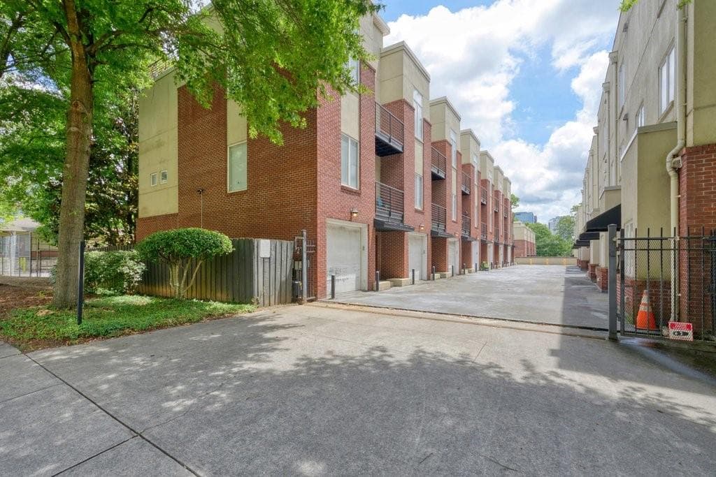 2 bedroom, 3 bathroom, 1,692 sq ft condominium for sale at 401 10th Street D215, Atlanta, GA 30318 — photo 4