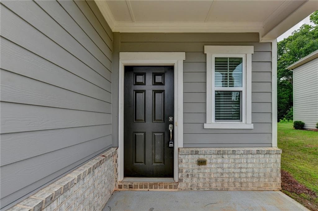 5 bedroom, 3 bathroom single family residence for rent at 175 Grey Falcon Avenue, Braselton, GA 30517 for $2,350 a month — photo 3