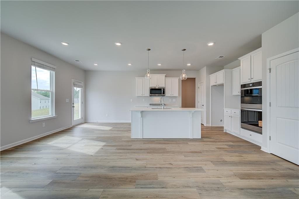 4 bedroom, 4 bathroom, 2,724 sq ft single family residence for sale at 28 Fayme Court, Newnan, GA 30263 — photo 8
