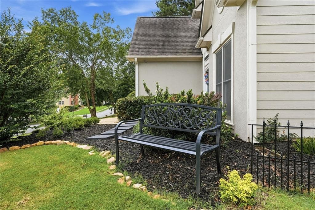 3 bedroom, 3 bathroom, 1,853 sq ft single family residence under contract at 1027 Deer Hollow Drive, Woodstock, GA 30189 — photo 7