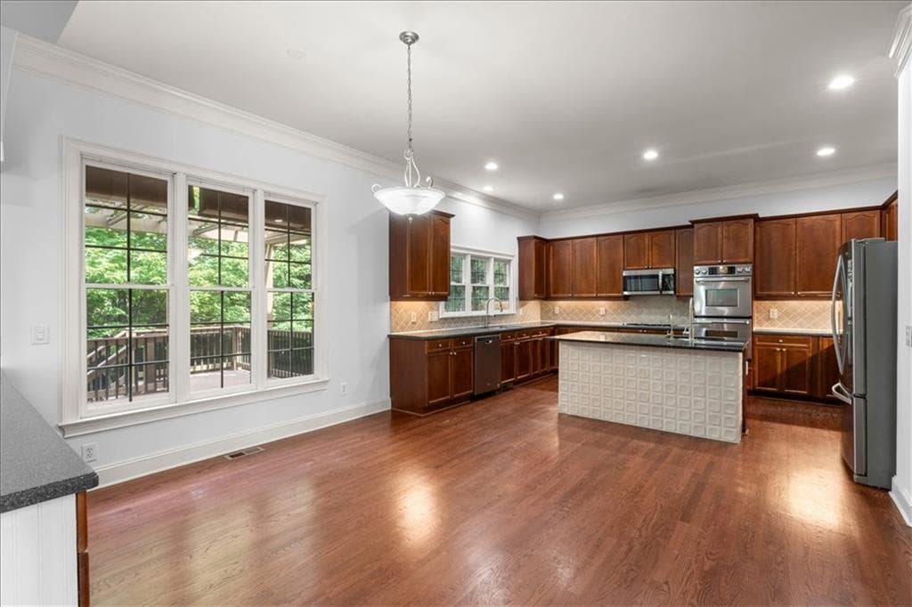 5 bedroom, 6 bathroom single family residence for rent at 350 Wembley Circle, Atlanta, GA 30328 for $5,500 a month — photo 6